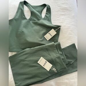 NWT Pact organic on the go-to set